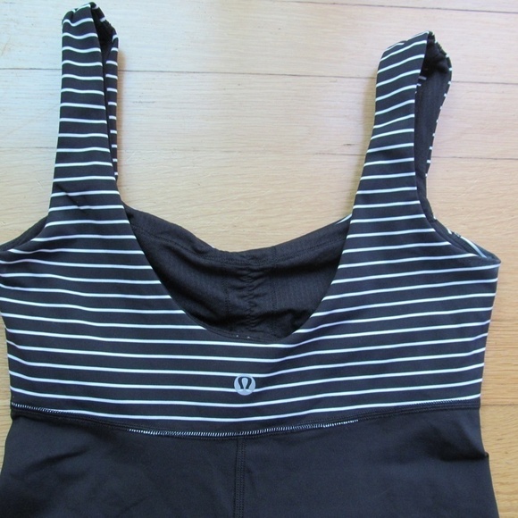 Ladies Lululemon Two Athletic Workout Top & Crop Leggings Size 4 - Picture 5 of 13
